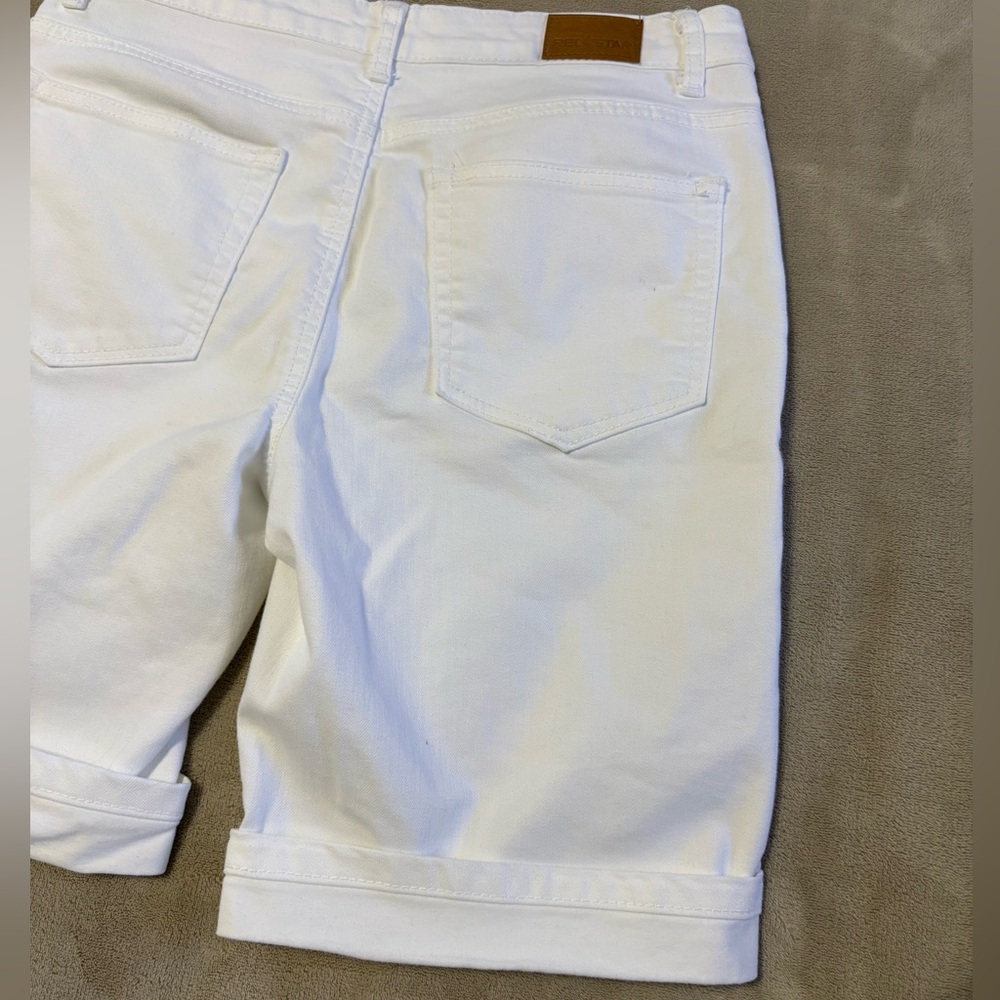 Red Star White Denim Jean Shorts - Picture 7 of 8